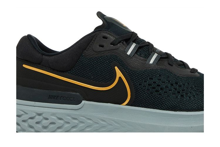 Кроссовки Nike React Miler 2 'Black Metallic Gold'