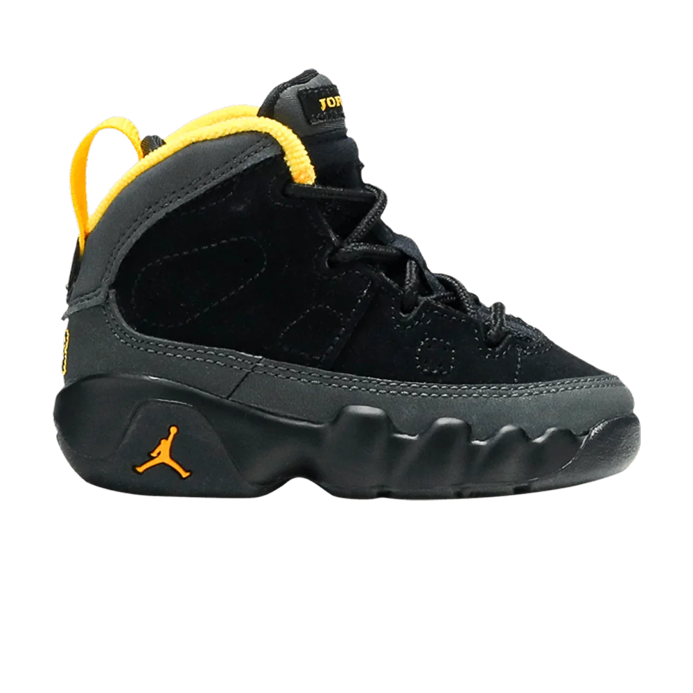 Krossovki-Air-Jordan-9-Retro-TD-Dark-Charcoal-University-Gold