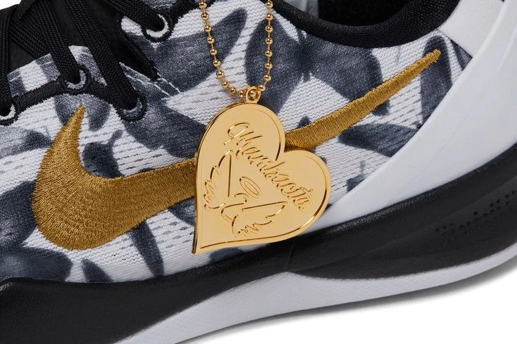 Krossovki-Nike-Kobe-8-Protro-Mambacita-9
