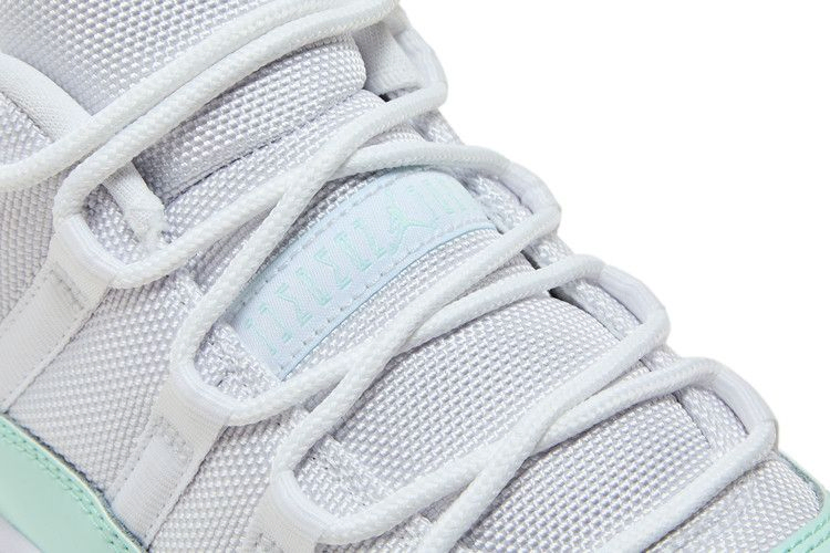 wmns-air-jordan-11-retro-low-igloo-ah7860-103_09