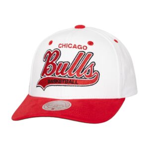 Mitchell-Ness-Tail-Sweep-Pro-Snapback-Chicago-Bulls-Hat-300x300