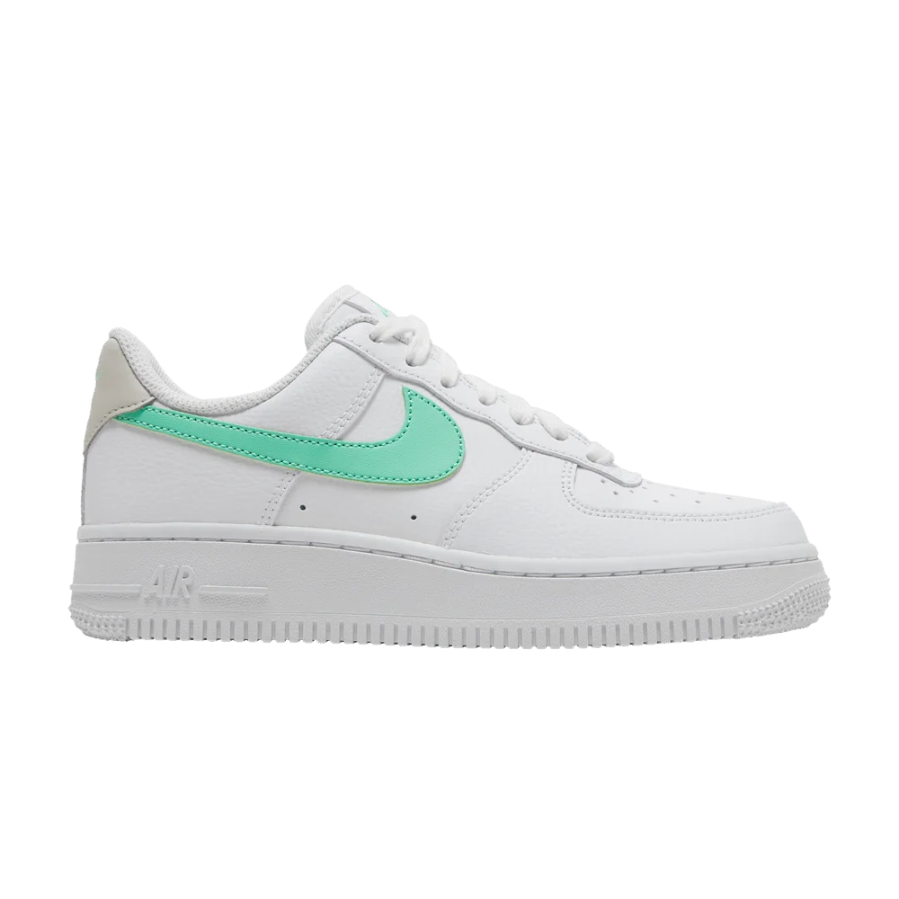 Krossovki-Nike-Wmns-Air-Force-1-07-White-Green-Glow