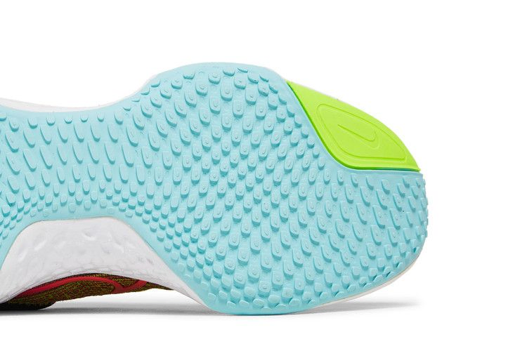 wmns-zoomx-invincible-run-flyknit-volt-bright-mango-dj5926-700_04