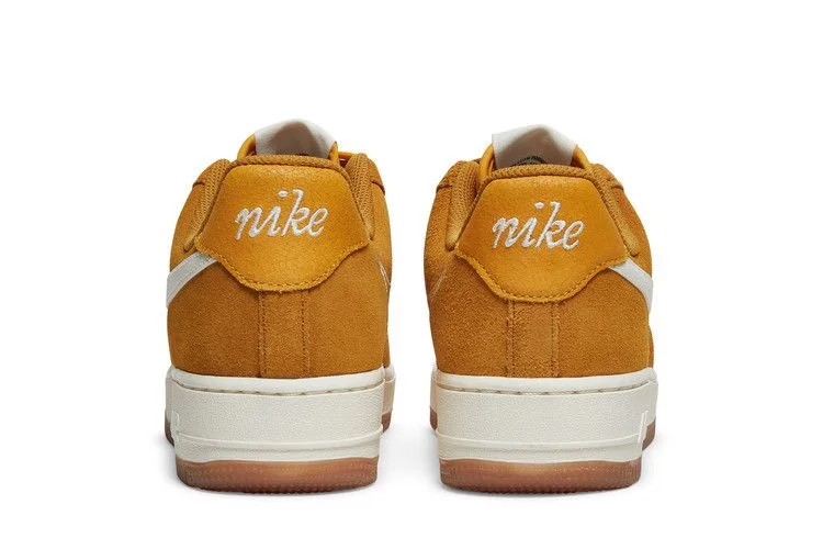 Кроссовки Nike Wmns Air Force 1 '07 SE 'First Use - University Gold Gum'