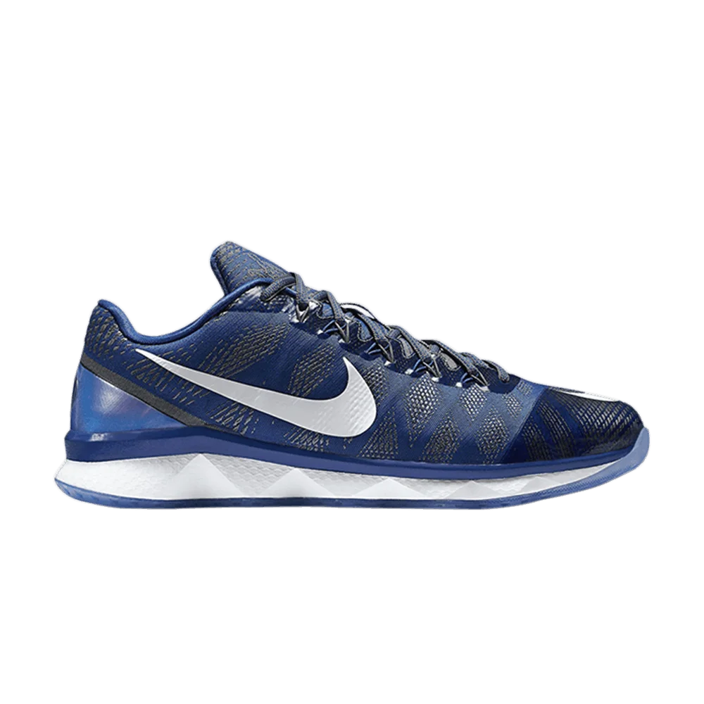 Krossovki-Nike-CJ3-Trainer-Lions