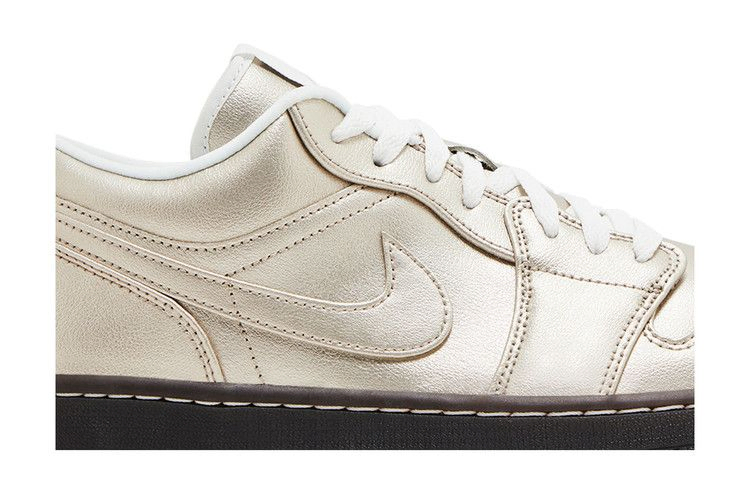 Кроссовки Wmns Air Jordan 1 Low SE 'Metallic Zinc'