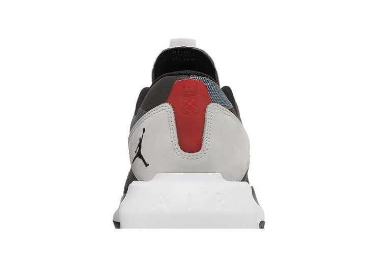 jordan-air-200e-black-university-red-dc9836-060_06
