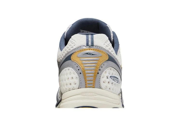 Кроссовки Saucony Progrid Triumph 4 'Fabricated Future'