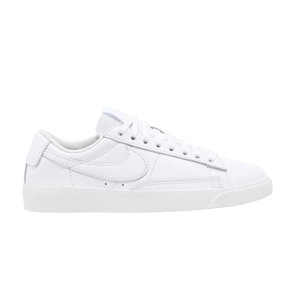 Krossovki-Nike-Wmns-Blazer-Low-LE-Triple-White-1