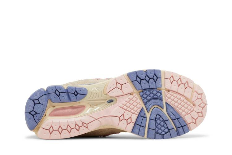 Кроссовки Hype DC x New Balance 2002R 'Native Dynamics'