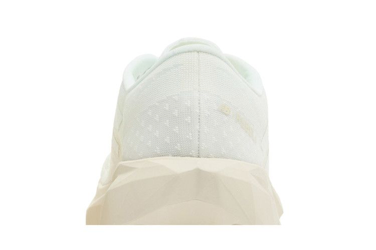 Кроссовки New Balance Wmns FuelCell Rebel v4 'White Linen'