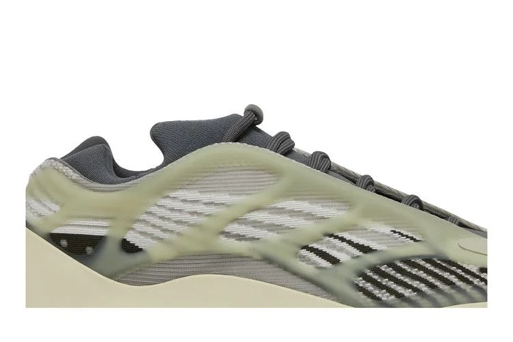 Кроссовки adidas Men's Yeezy 700 V3 'Fade Salt'