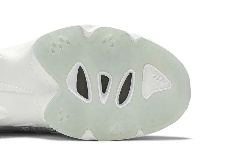 Krossovki-Kim-Jones-x-Nike-Wmns-Air-Zoom-Triple-White-4