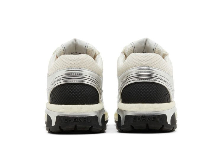 chanel-wmns-cc-logo-sneaker-white-silver-g39792-y56368-k5451_05