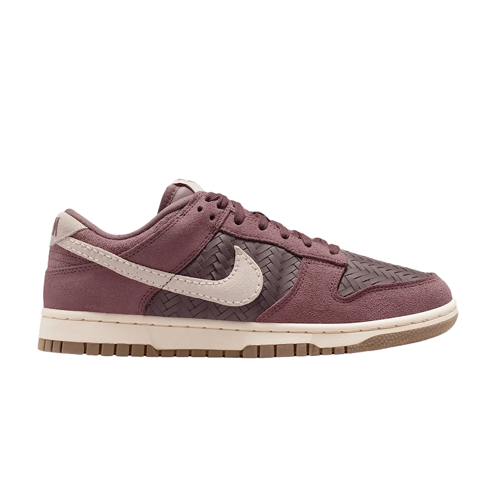 Krossovki-Nike-Wmns-Dunk-Low-Premium-SE-Tattoo-Gum-Dark-Brown