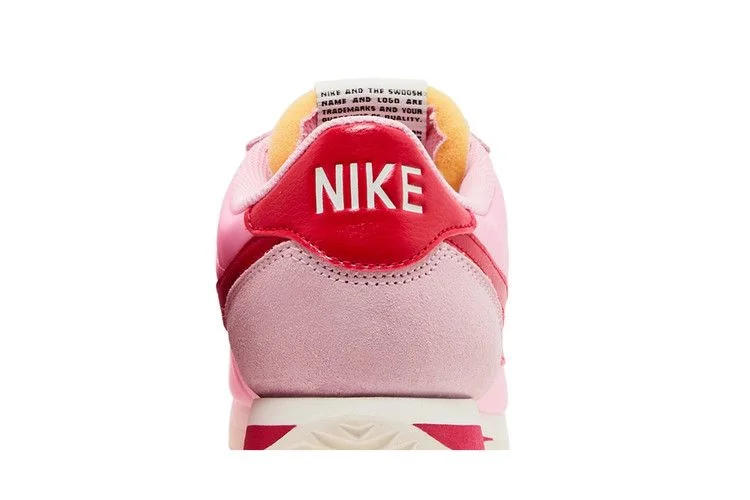Кроссовки Nike Wmns Cortez TXT 'Soft Pink Fire Red'