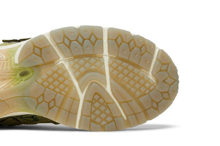 Кроссовки Bryant Giles x New Balance 2002R 'What Now?'