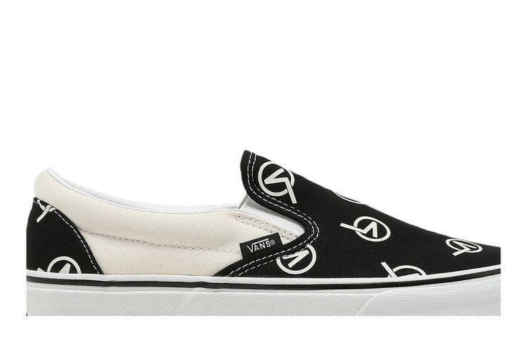 classic-slip-on-circle-v-vn0a4bv317h_01