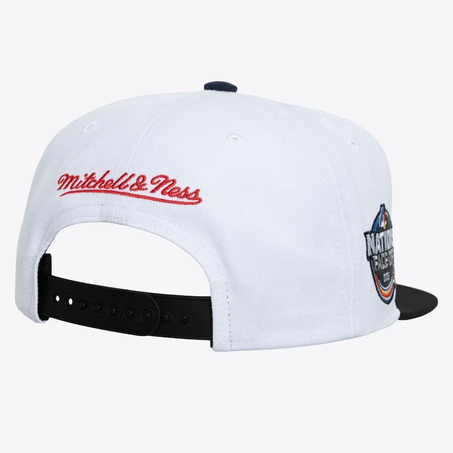Mitchell-Ness-White-Canada-2025-4-Nations-Face-Off-Snapback-Hat-1