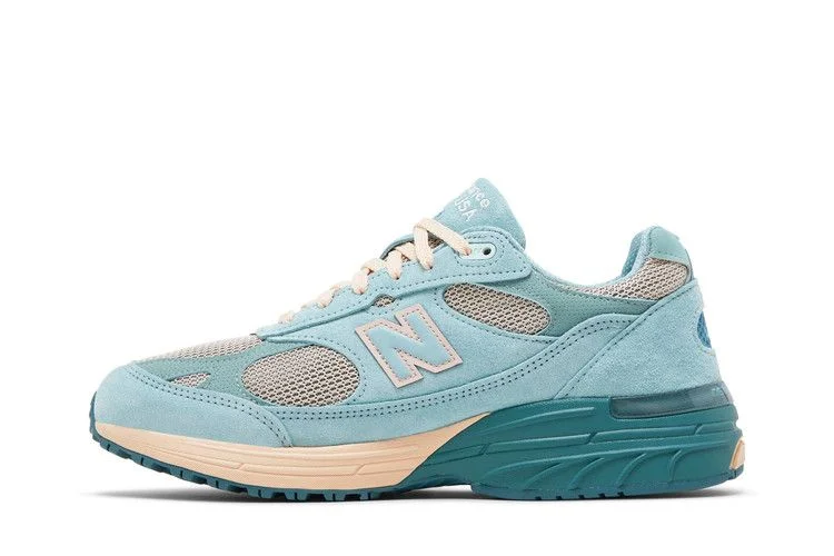 Krossovki-Joe-Freshgoods-x-New-Balance-993-Made-in-USA-Performance-Art-Arctic-Blue-2