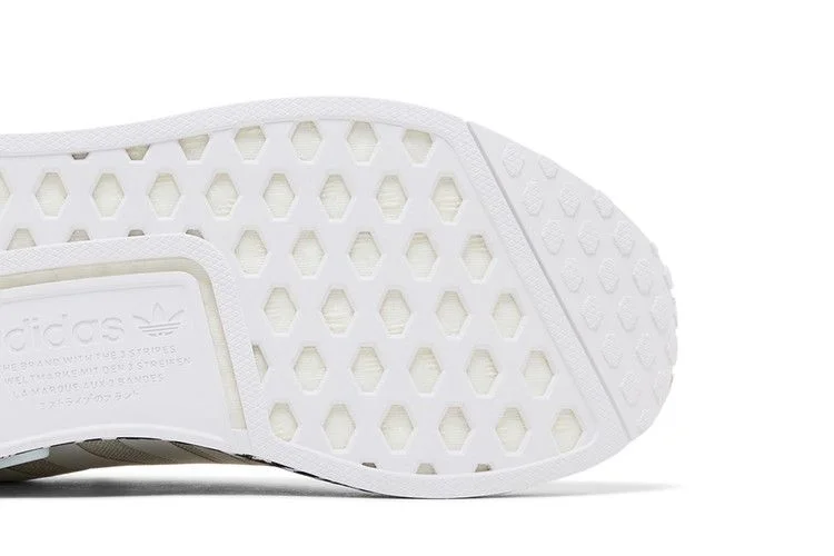 Krossovki-adidas-Wmns-NMD_R1-Leopard-White-4