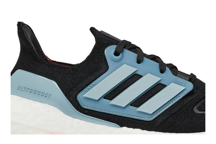 Krossovki-adidas-UltraBoost-22-Black-Magic-Grey-1
