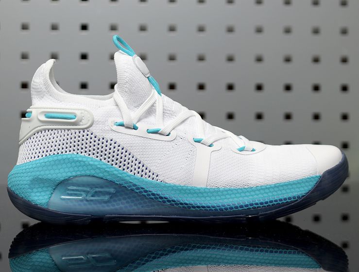 Under-Armour-Curry-6-Christmas-in-the-Town-1