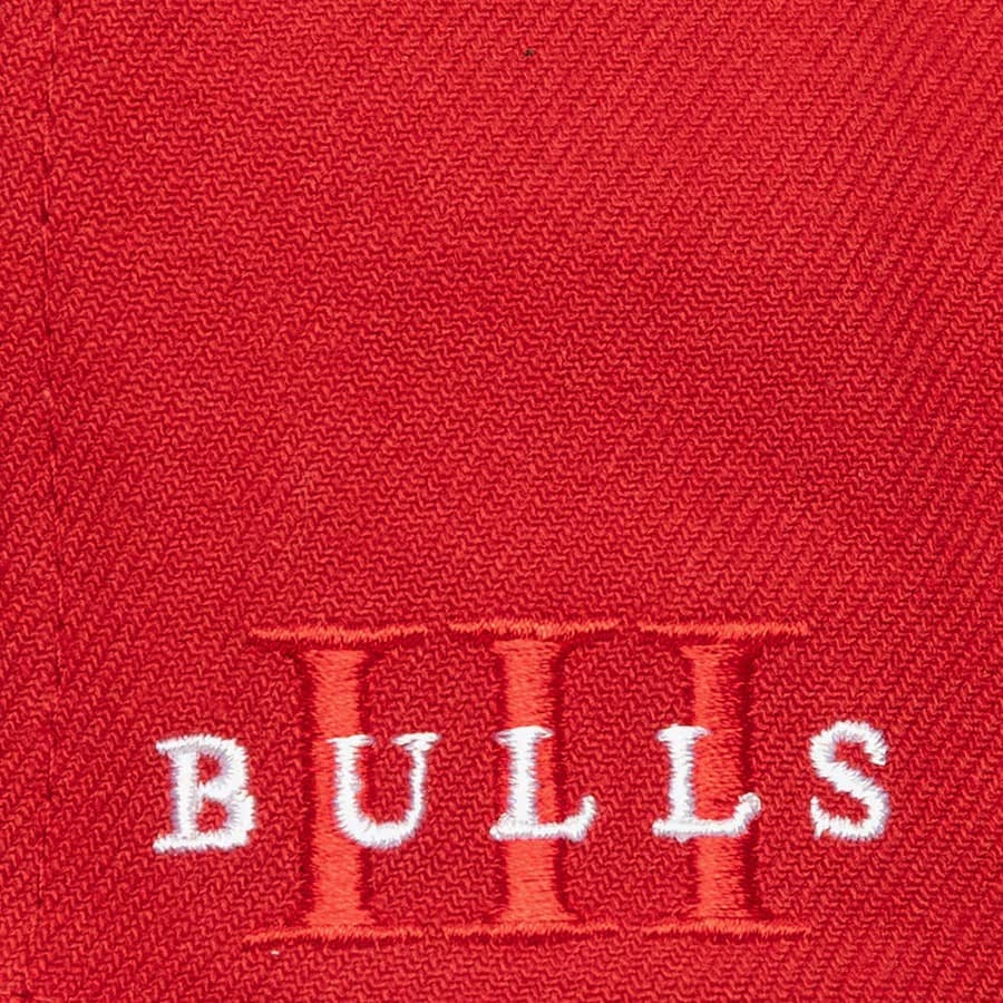 Бейсболка Mitchell & Ness Red Chicago Bulls Core III Snapback Hat