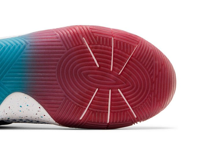 kyrie-2-gs-doernbecher-898642-001_04