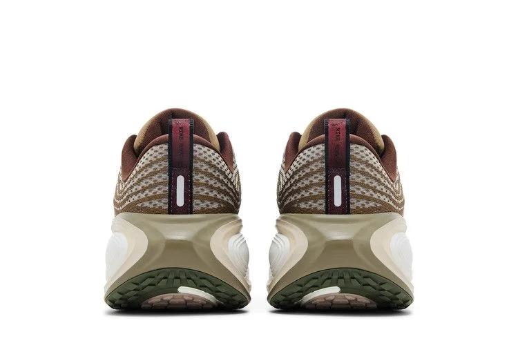 Кроссовки Nike Vomero Plus QS 'Off Noir Pecan Phantom'