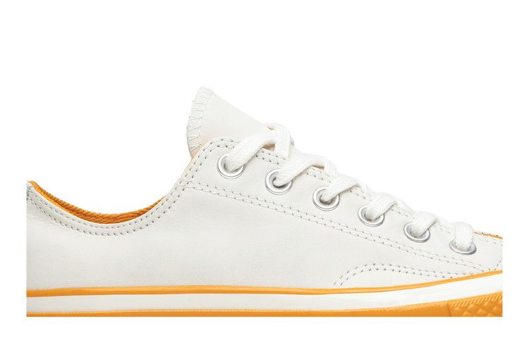 wmns-chuck-70-low-love-graphic-cream-563474c_01