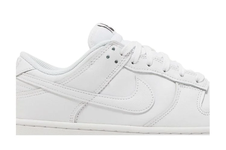 Кроссовки Nike Wmns Dunk Low 'Triple White'