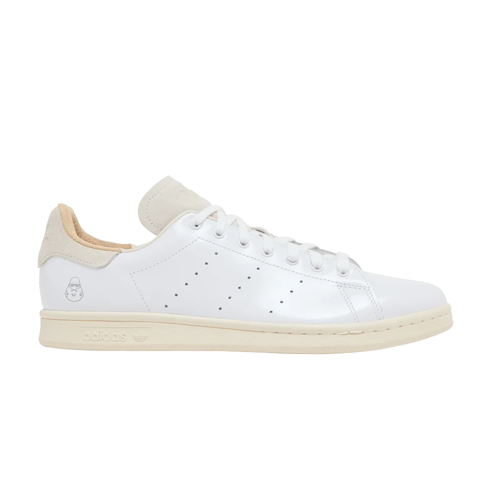 Krossovki-Star-Wars-x-Nanzuka-x-adidas-Stan-Smith-Stormtrooper