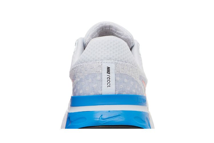 wmns-react-infinity-run-flyknit-3-grey-bright-crimson-dv2178-001_06