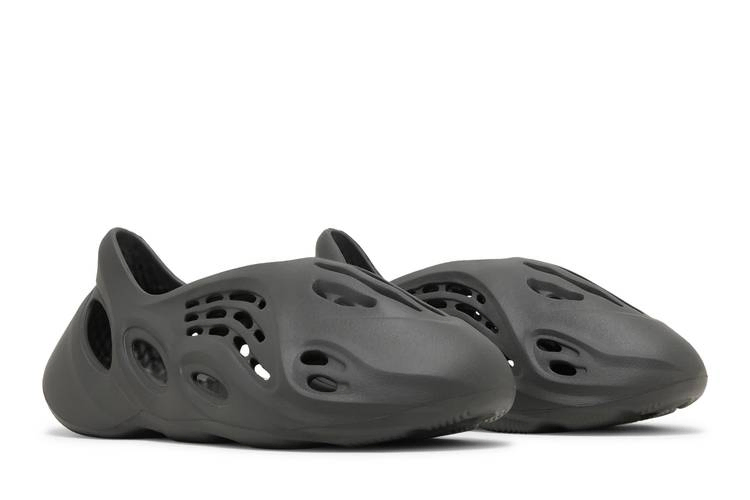 yeezy-foam-runner-carbon-ig5349_07