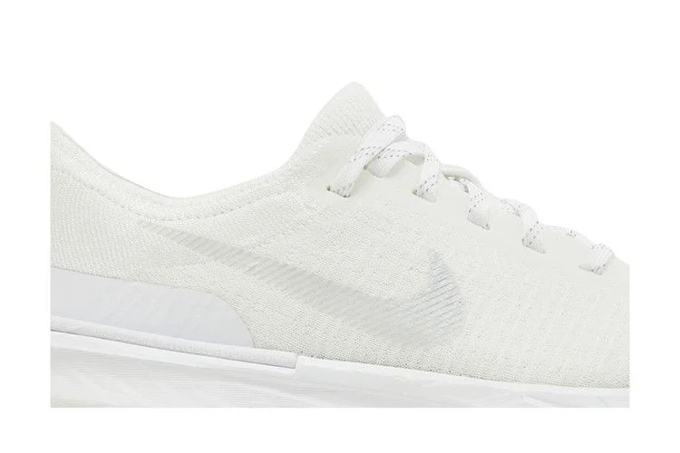 Кроссовки Nike Wmns ZoomX Invincible 3 'White Photon Dust'
