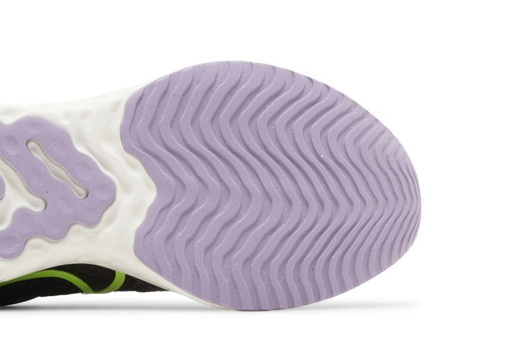 react-miler-3-anthracite-ghost-green-dd0490-005_04