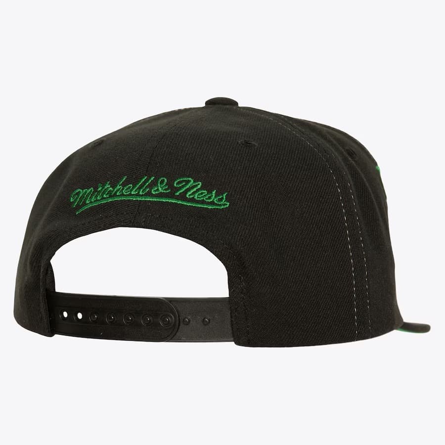 Бейсболка Mitchell & Ness Black Hartford Whalers Varsity Bust Vintage Snapback Hat