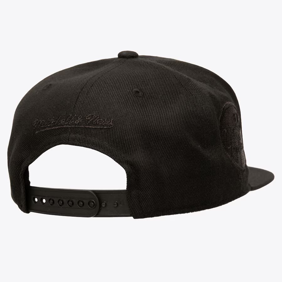 Бейсболка Mitchell & Ness Black New York Yankees Pearl Snapback Hat
