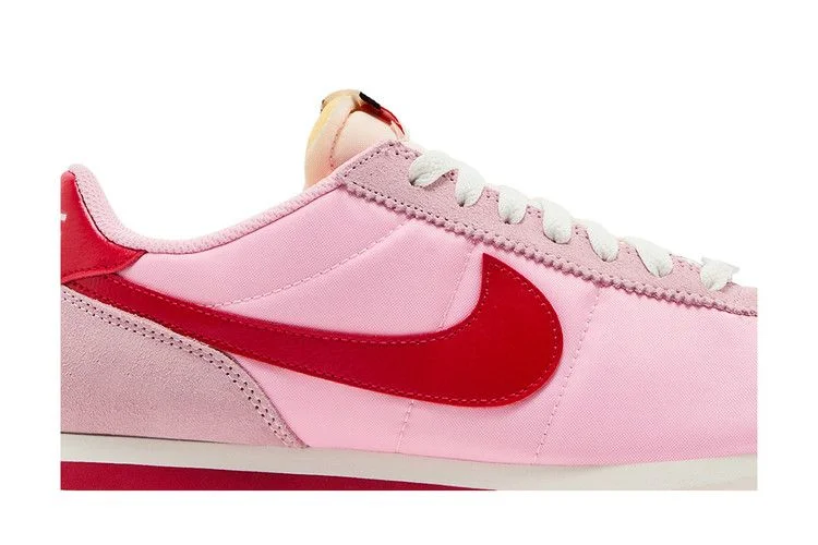 Кроссовки Nike Wmns Cortez TXT 'Soft Pink Fire Red'