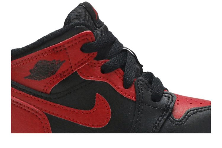 air-jordan-1-mid-td-banned-640735-074_01