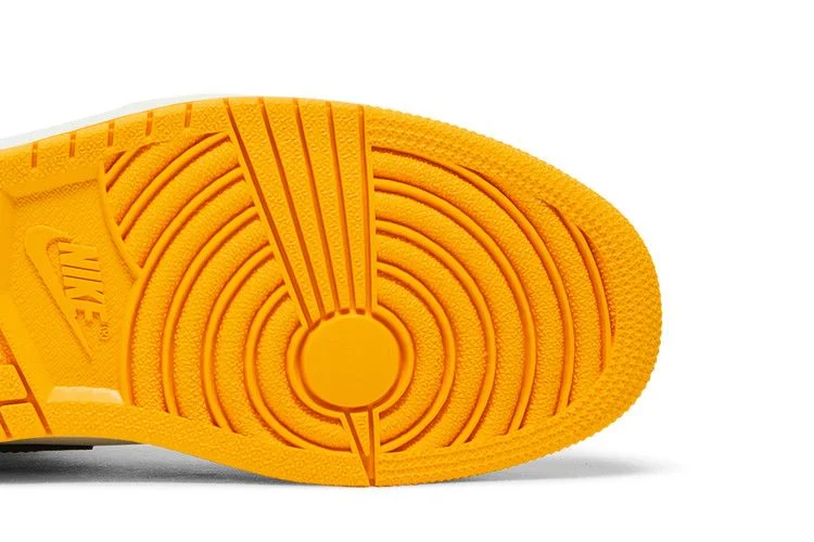 Кроссовки Air Jordan 1 Retro High OG 'Yellow Toe'