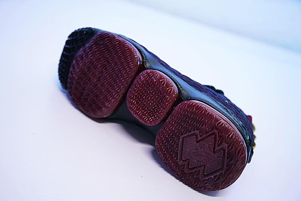 Кроссовки LeBron 15 EP New Heights