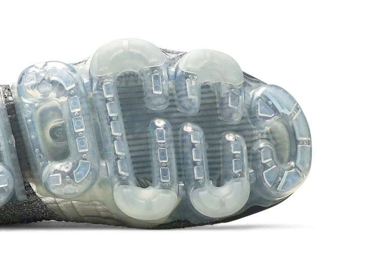 wmns-air-vapormax-flyknit-2-chrome-grey-942843-013_04