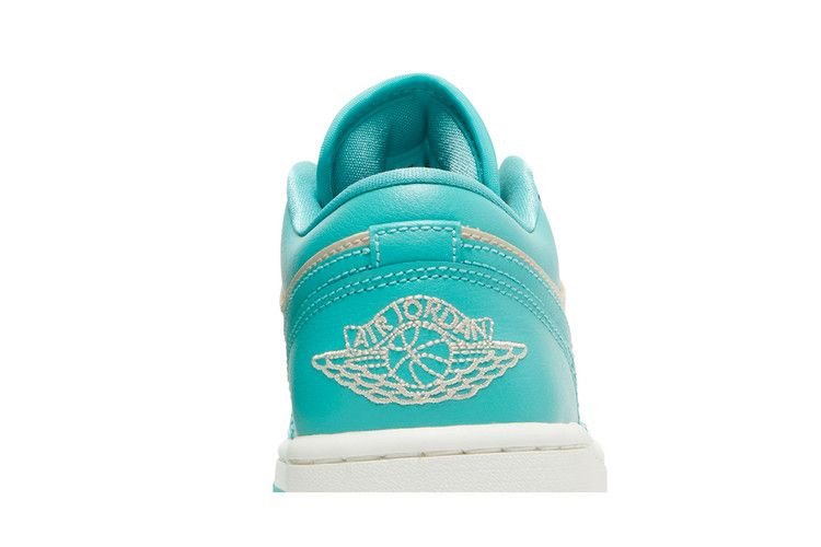 Кроссовки Wmns Air Jordan 1 Low 'Tropical Teal Sandy Beige'
