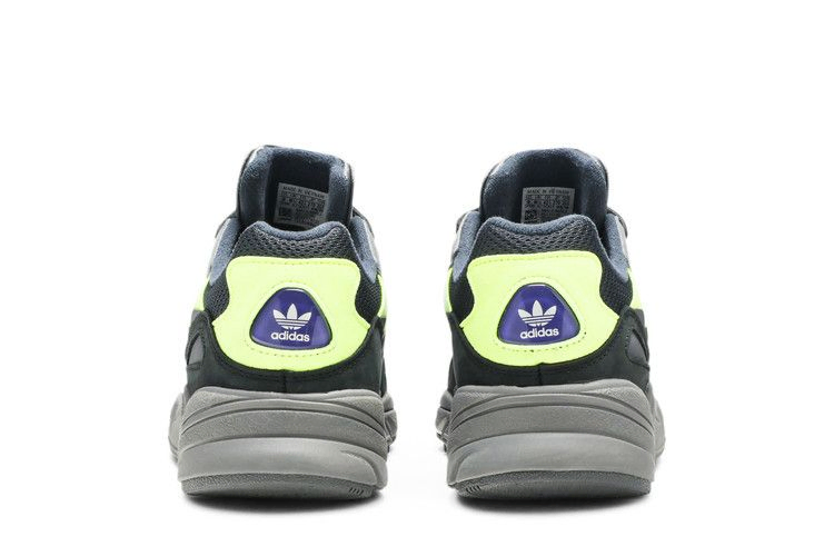 yung-96-carbon-f97180_05