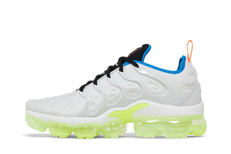 wmns-air-vapormax-plus-photon-dust-volt-dq4695-001_02