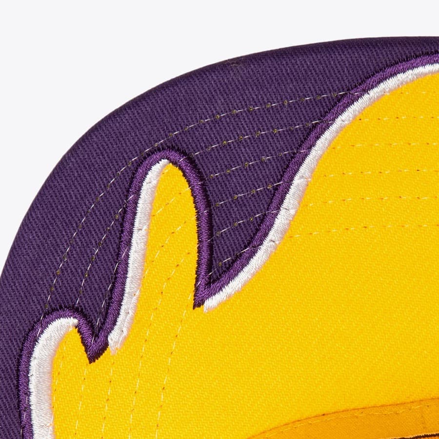 Бейсболка Mitchell & Ness Gold Los Angeles Lakers Rising Tide OG Snapback Hat