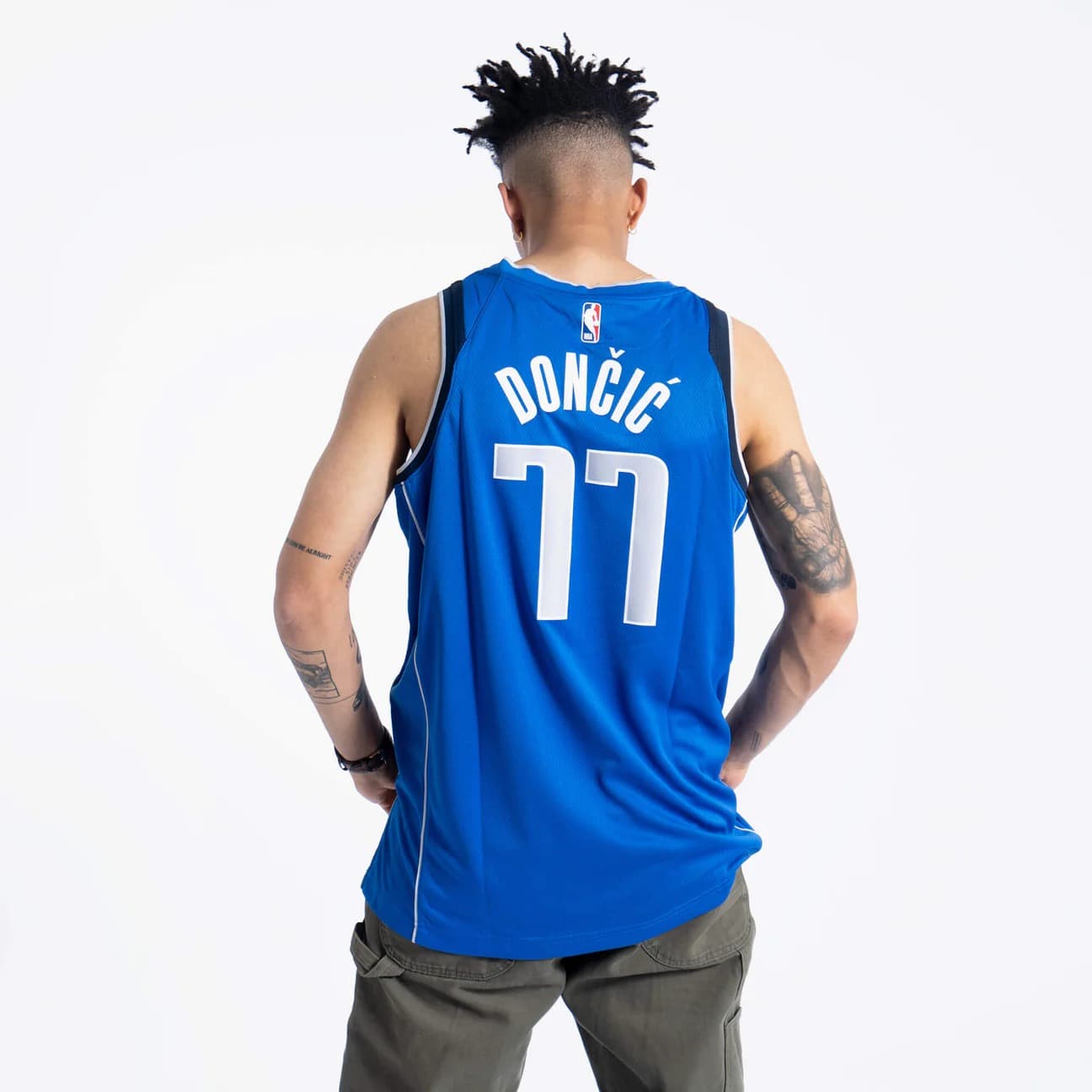 Баскетбольная джерси 2023-24 Dallas Mavericks Luka Dončić #77 Swingman Icon Edition Blue Jersey