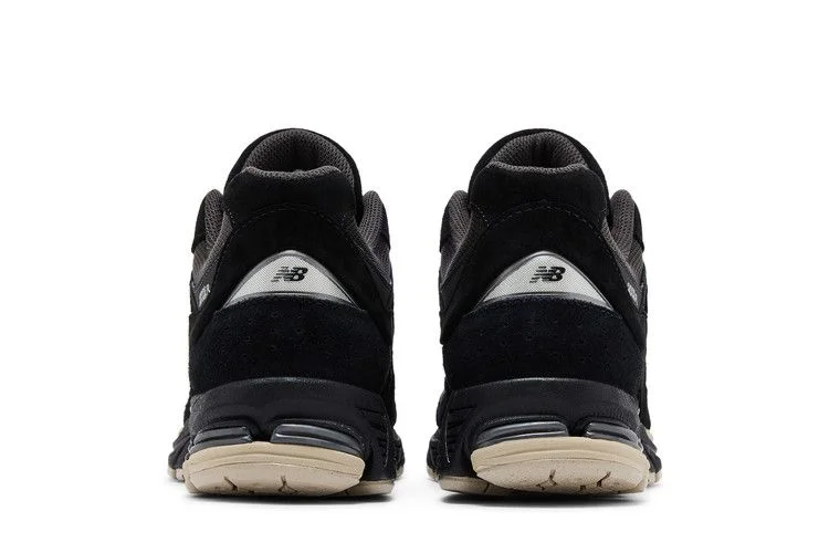 Кроссовки New Balance 2002R 'Black Silver'